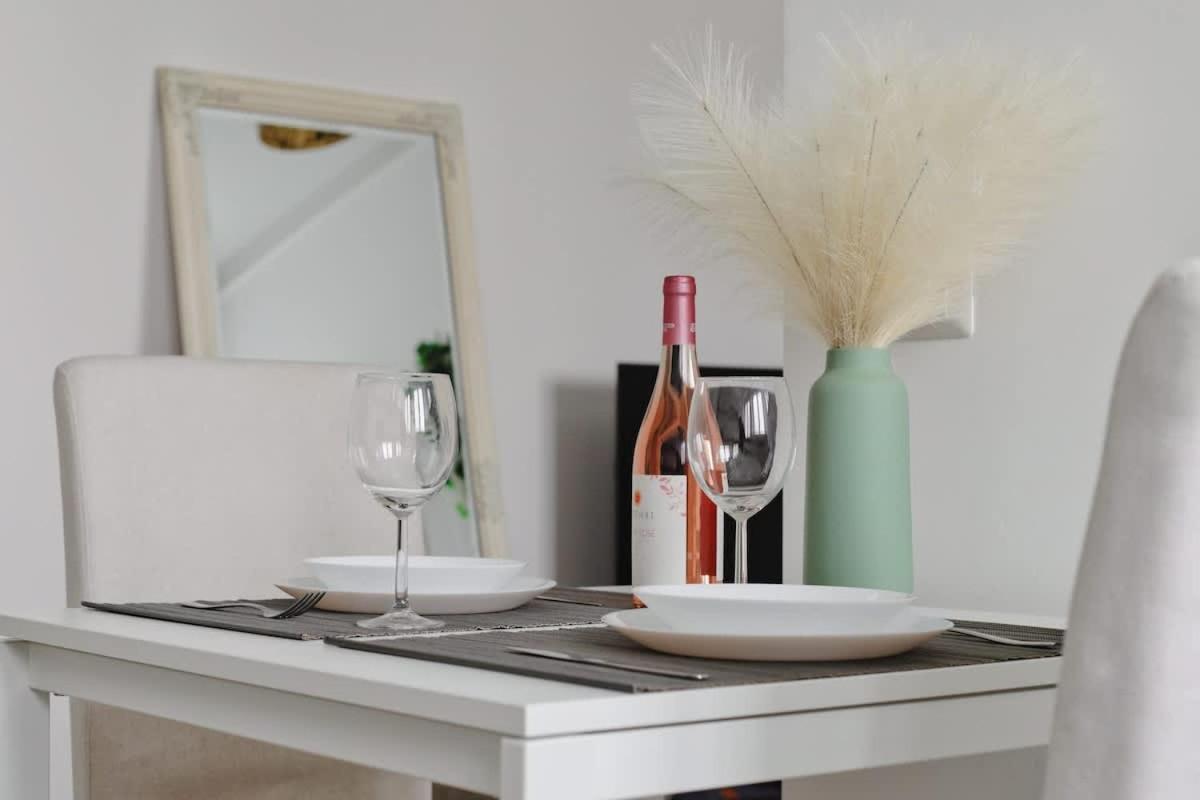 מילאנו Oasis Suite - Subway 50 Meters Just 5 Minutes From Duomo מראה חיצוני תמונה