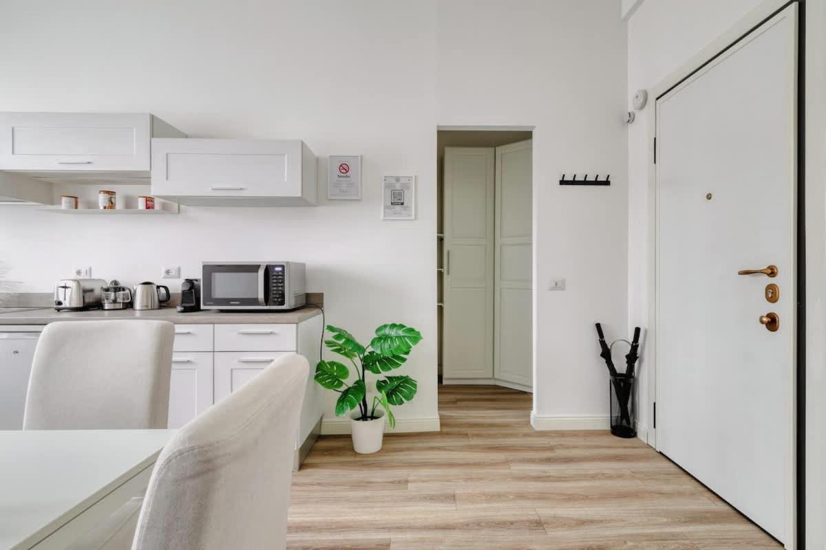 מילאנו Oasis Suite - Subway 50 Meters Just 5 Minutes From Duomo מראה חיצוני תמונה